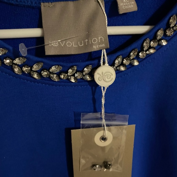 Tops - Picture 2 of 3